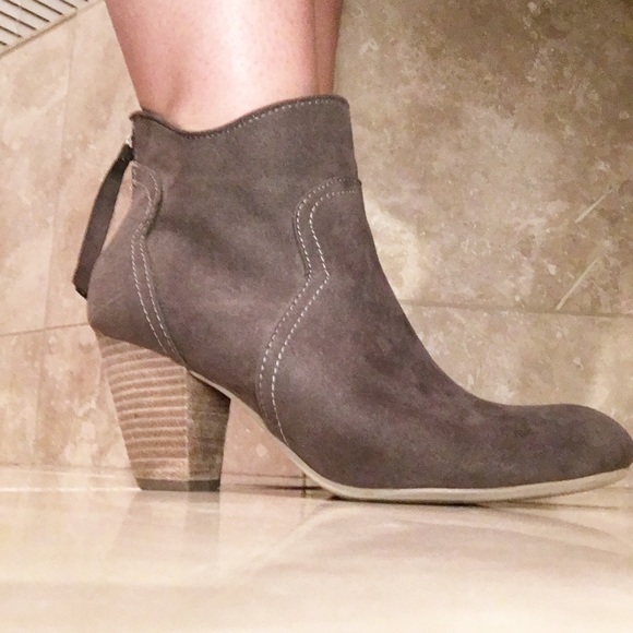 Report I NWOT I Brown Faux Suede Booties - Picture 1 of 7